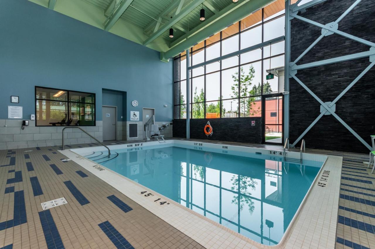 Holiday Inn Express & Suites - Chilliwack East An Ihg Hotel Екстериор снимка