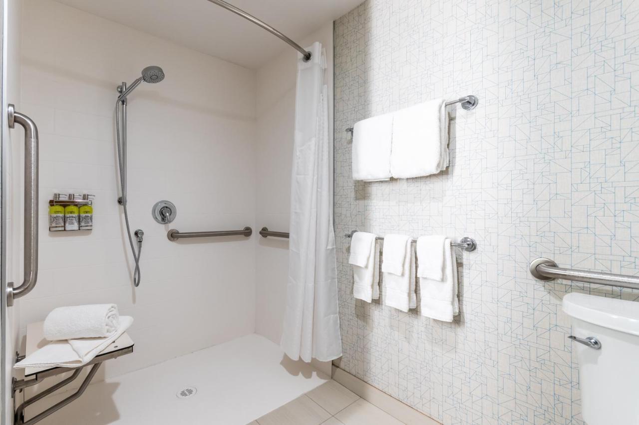 Holiday Inn Express & Suites - Chilliwack East An Ihg Hotel Екстериор снимка